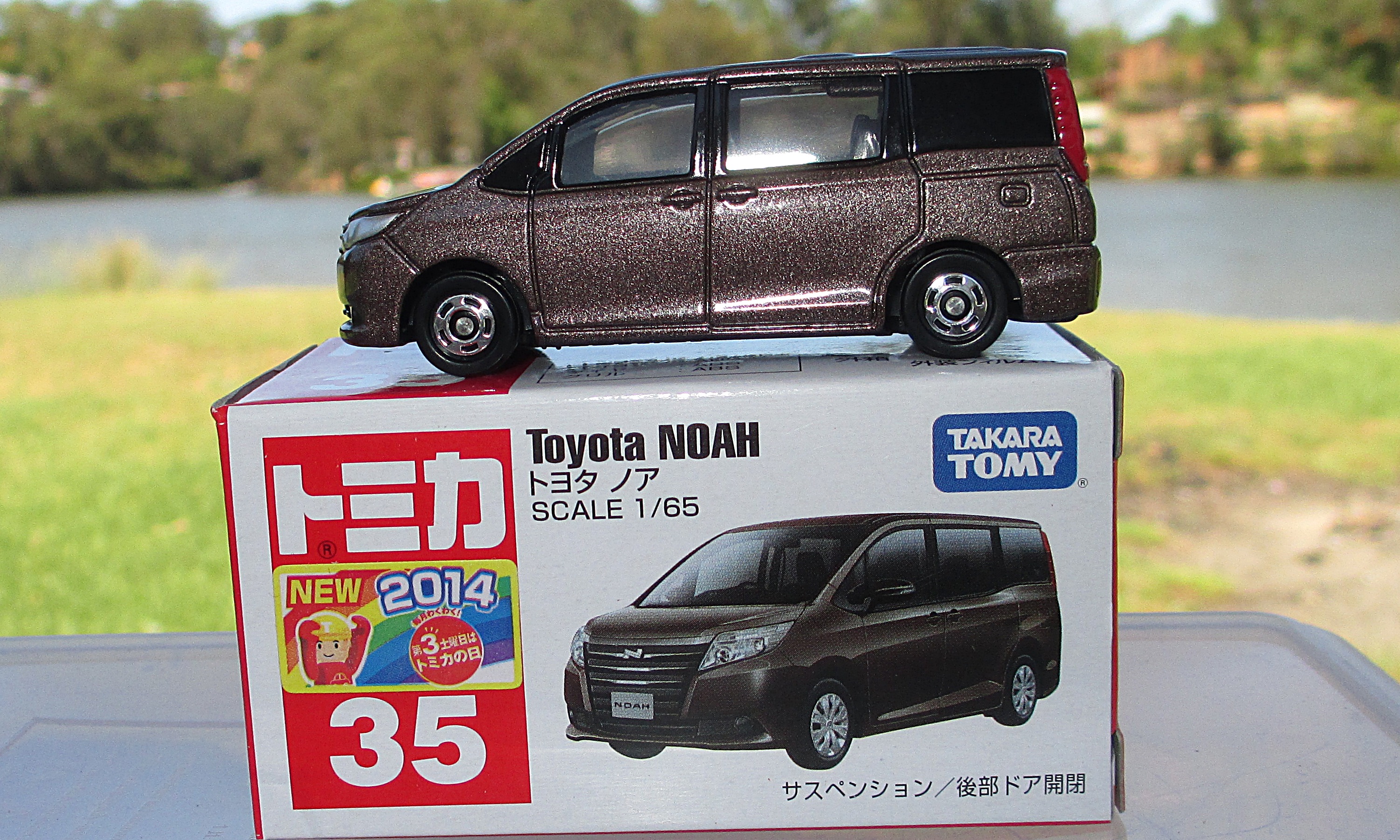 Игрушка toyota noah