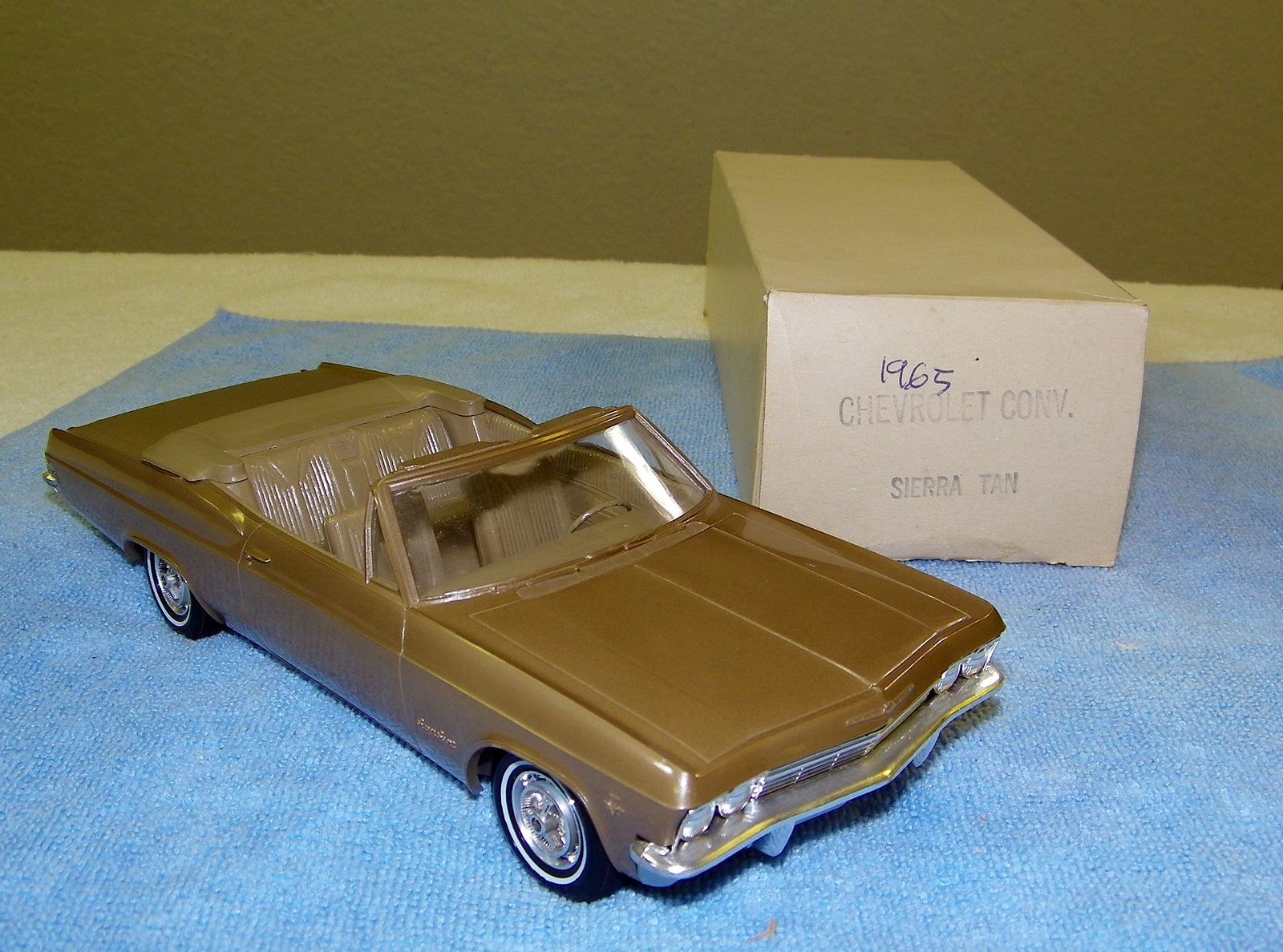 AMT_1965_Chevrolet_Impala_SS_Convertible_Promo_Model_Car___Model_Cars_967fb499-391f-4f7b-858d-492939fa36d2.jpg
