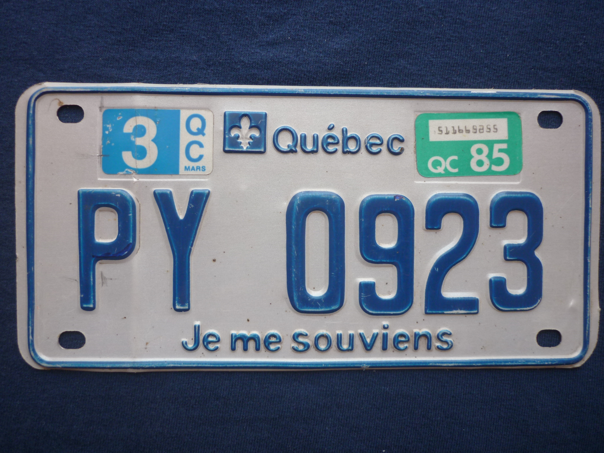 Quebec 1985 Motorcycle License Plate License Plates hobbyDB