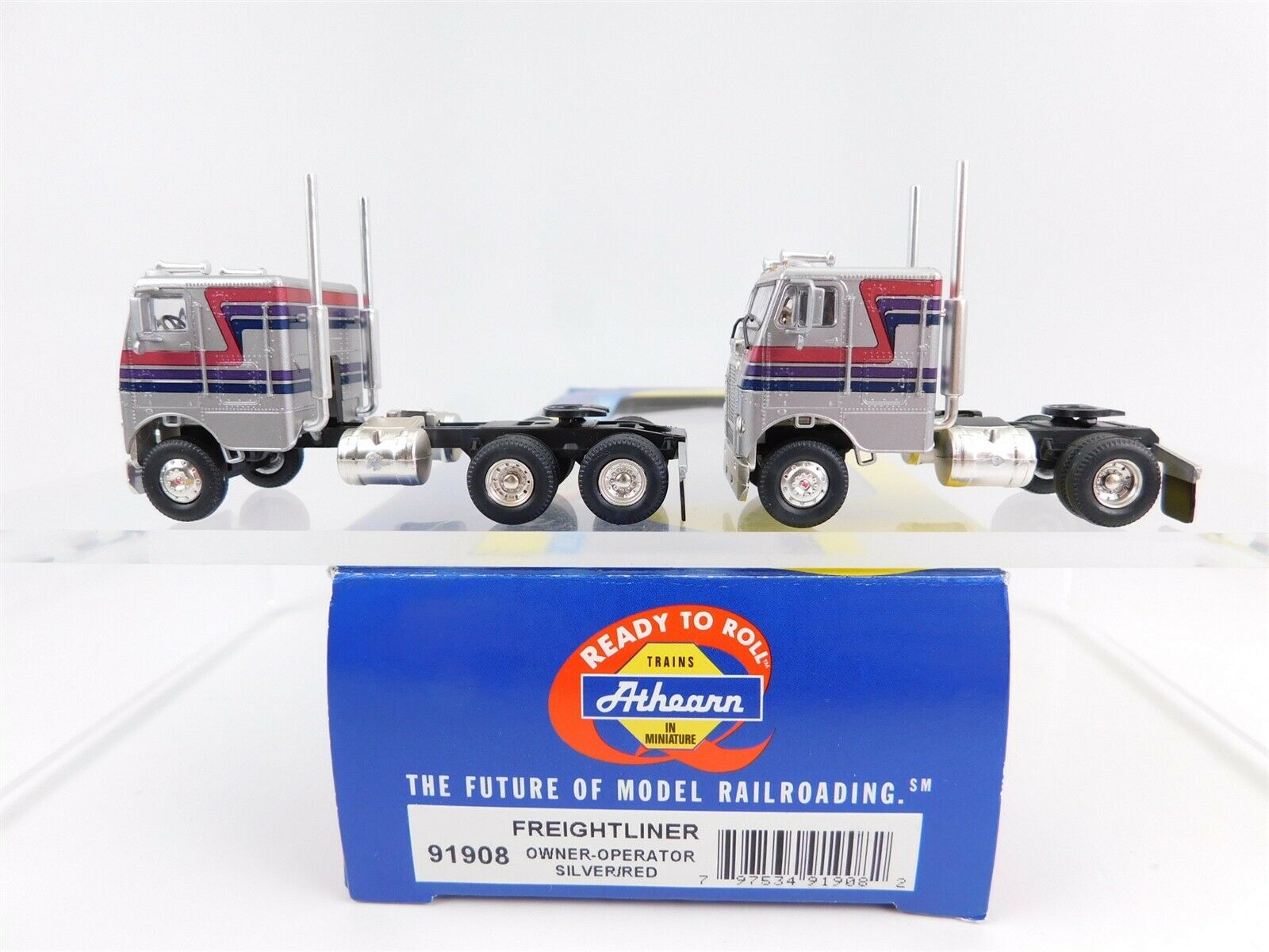 HO Scale Athearn 91908 2Freightliner Truck OwnerOperator Silver/Red