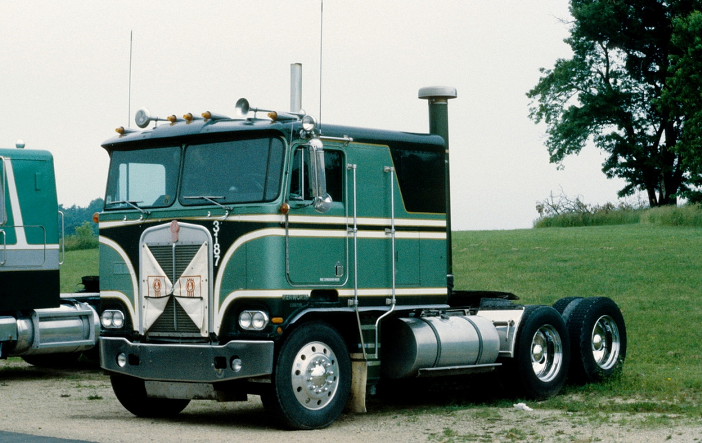 Kenworth K-100 | hobbyDB